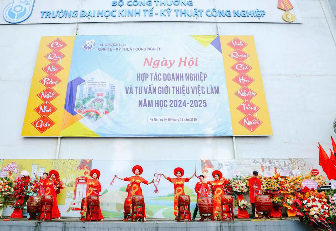 Ngày hội hợp tác doanh nghiệp và tư vấn giới thiệu việc làm tại Uneti năm học 2024 - 2025