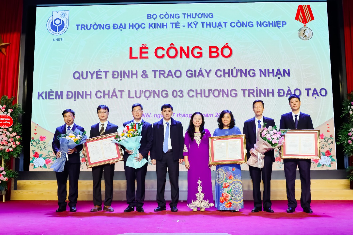 Tạp chí Công thương: Trường Đại học Kinh tế - Kỹ thuật Công nghiệp 65 năm xây dựng và phát triển