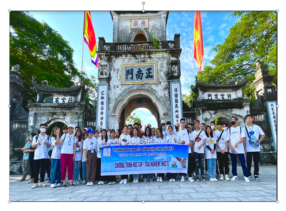 Lớp ĐHDL15A2HN với hành trình học tập trải nghiệm thực tế - P1