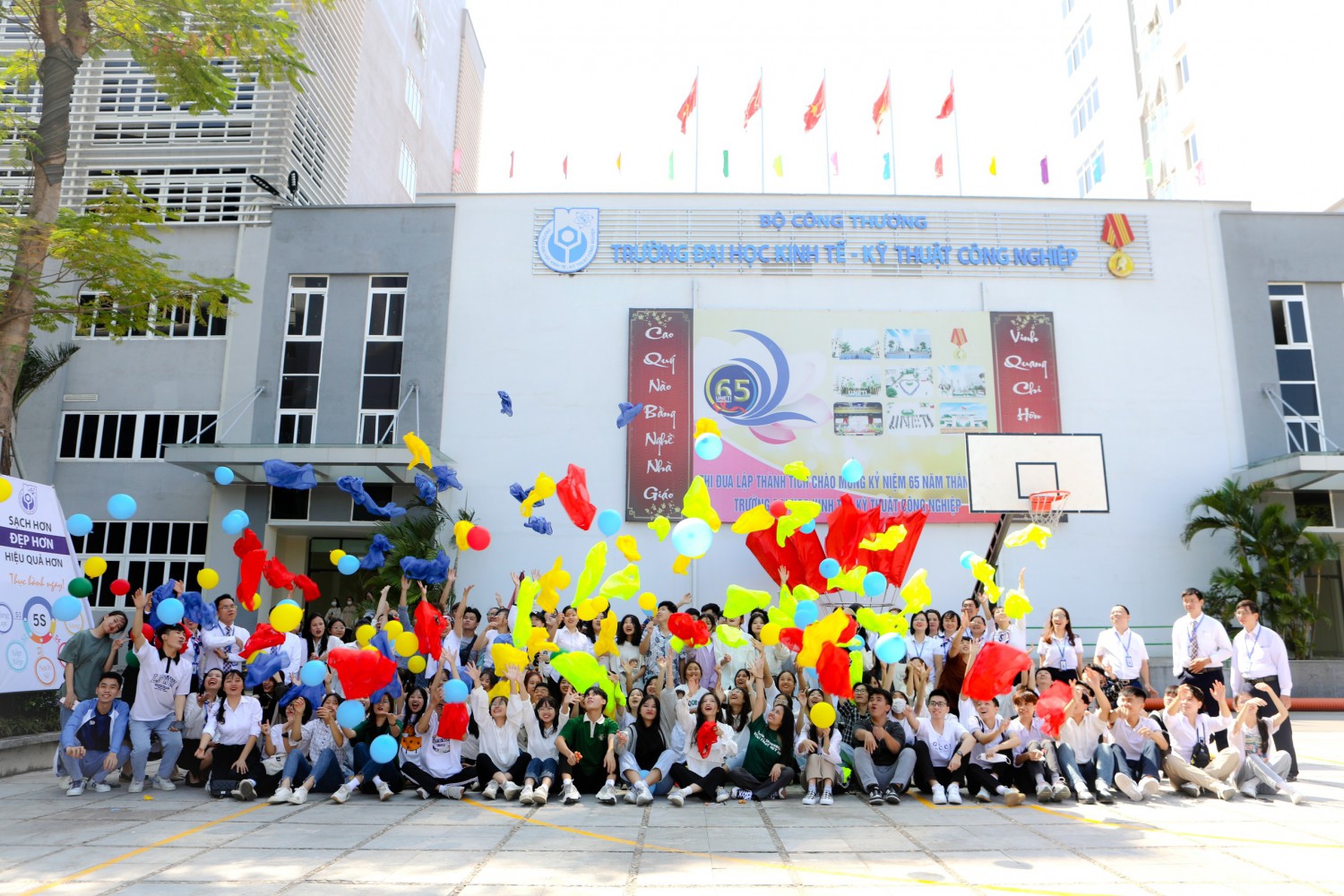 Ngày hội Chào tân sinh viên K16 Khoa Du lịch và Khách sạn