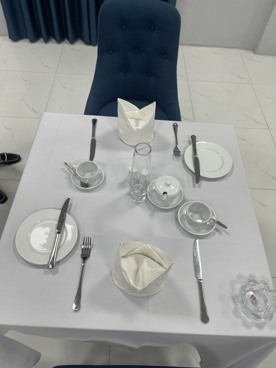 Đặt bàn ăn sáng kiểu Mỹ