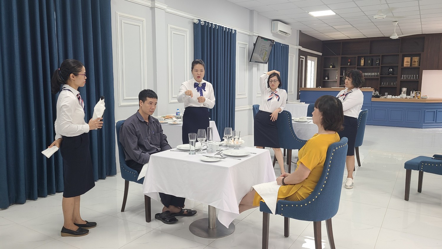 Kỹ thuật phục vụ ăn uống 1