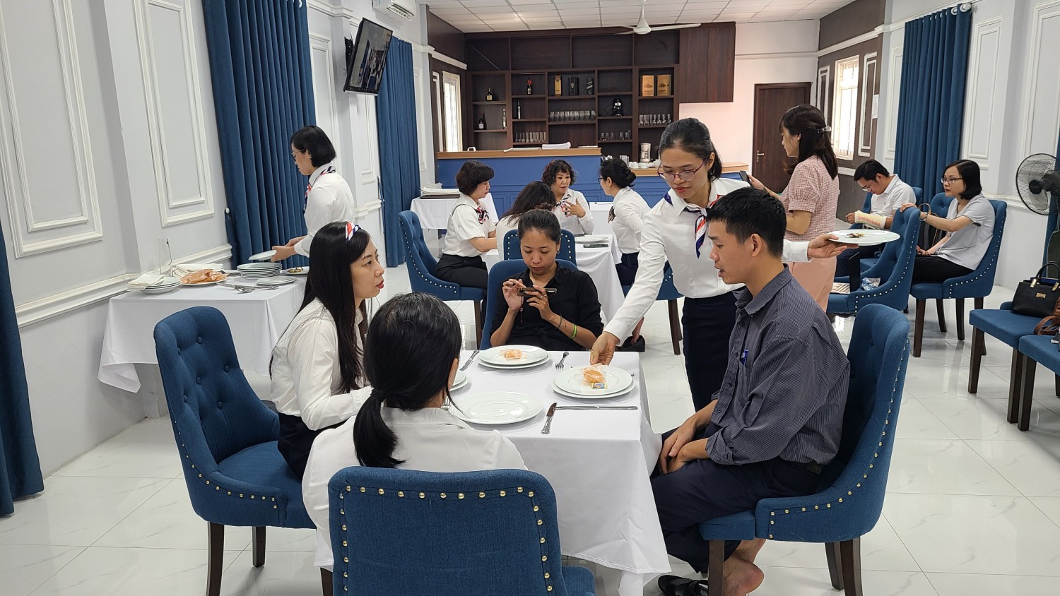 Kỹ thuật phục vụ ăn uống 2