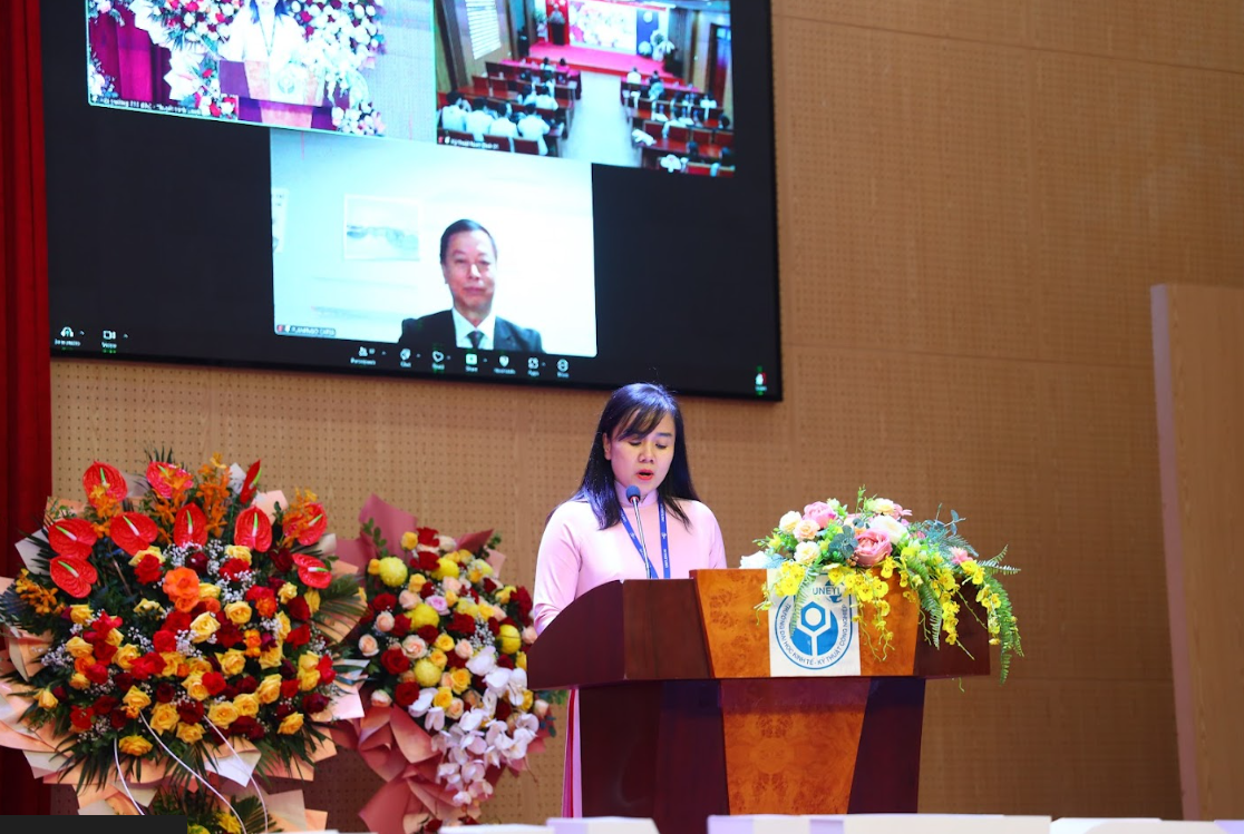 PGS.TS. Phạm Thị Thu Hoài phát biểu trong chương trình chào tân sinh viên K18 FTH_Uneti