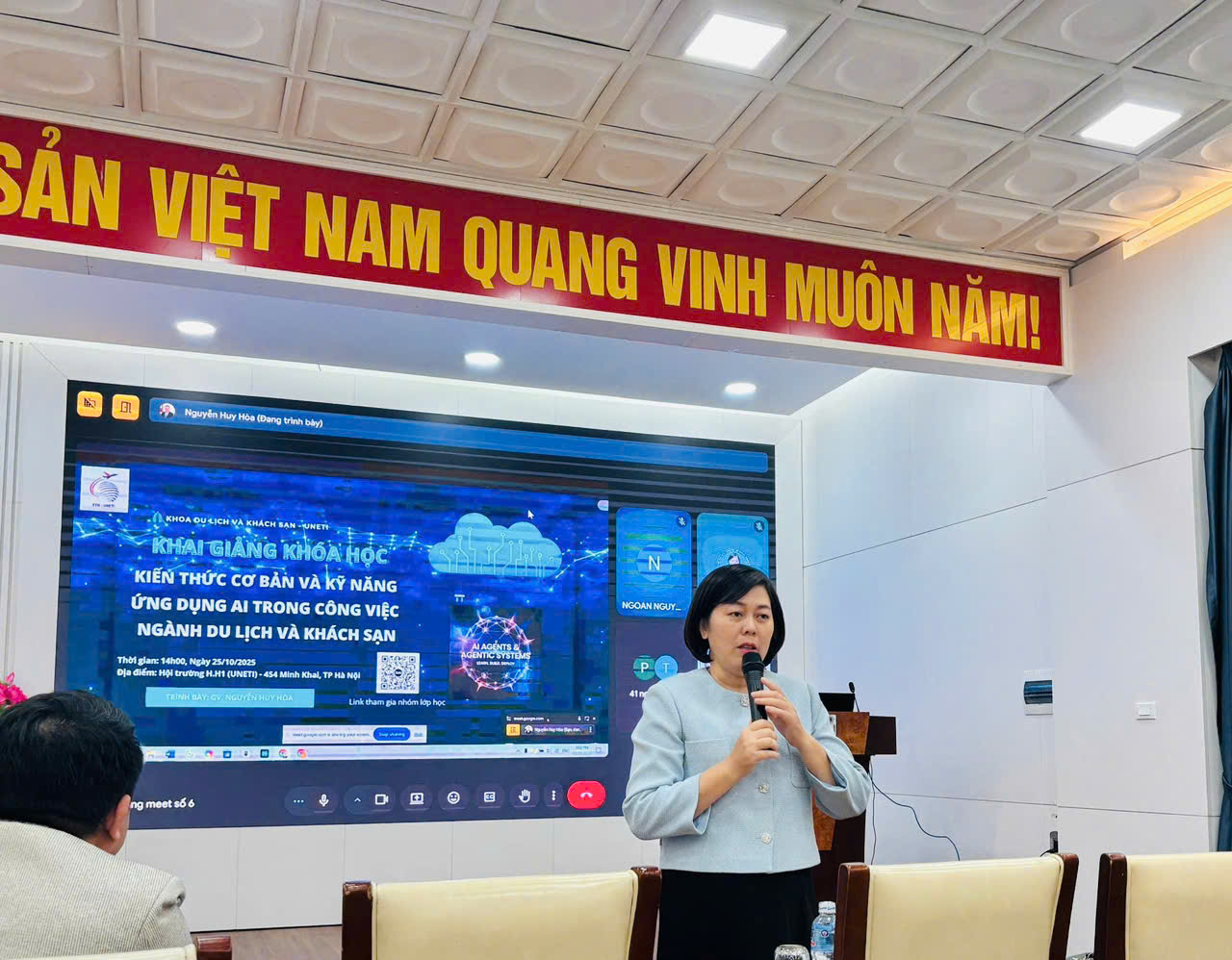 TS Phạm Thị Lụa - Trưởng khoa Du lịch và khách sạn, phát biểu khai mạc