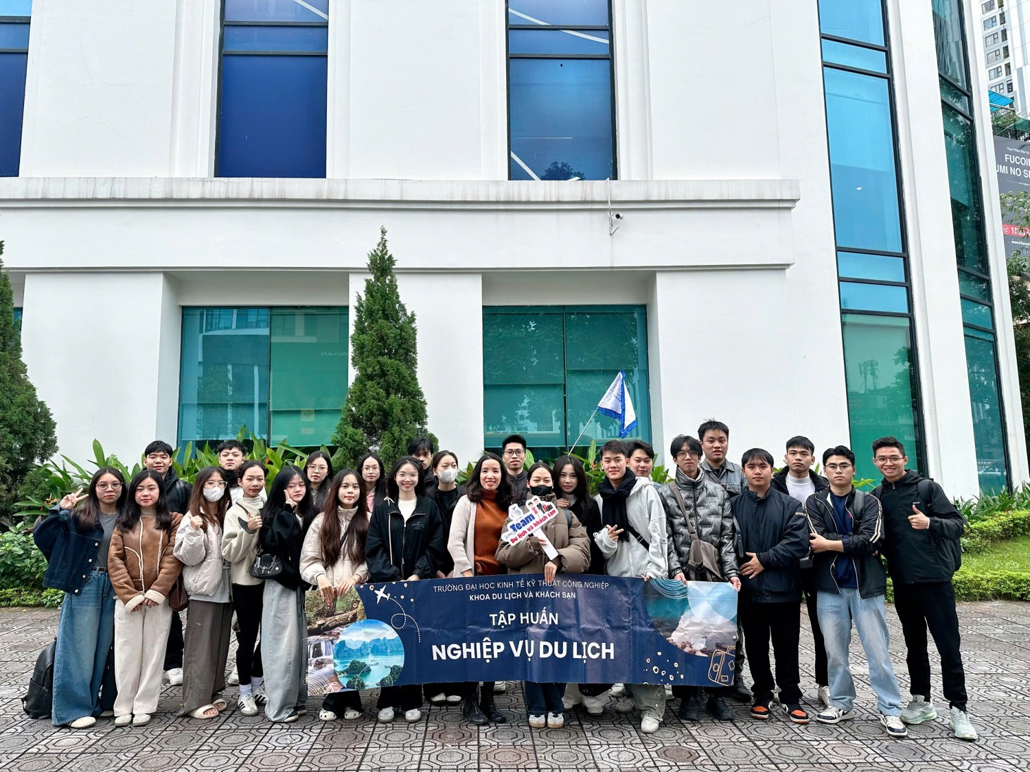 Trải nghiệm thực tế môn Quản trị dịch vụ vận chuyển du lịch: Hành trình khám phá các phương tiện vận chuyển