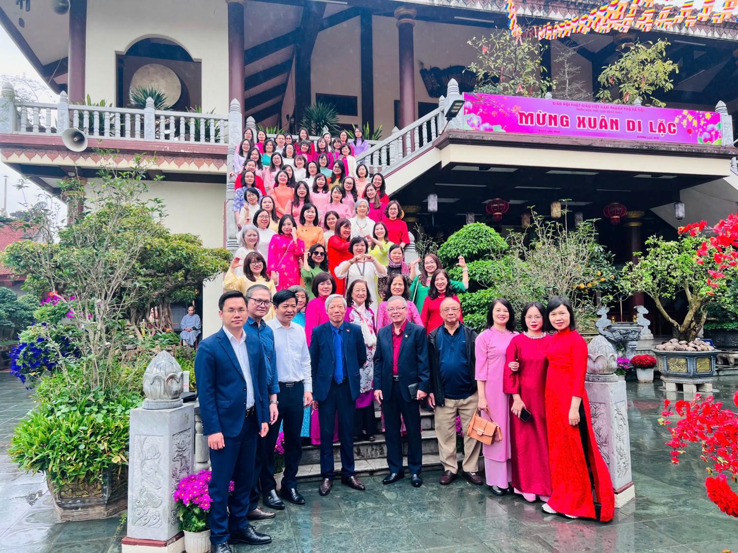 Du xuân Bính Ngọ khoa Du lịch và khách sạn