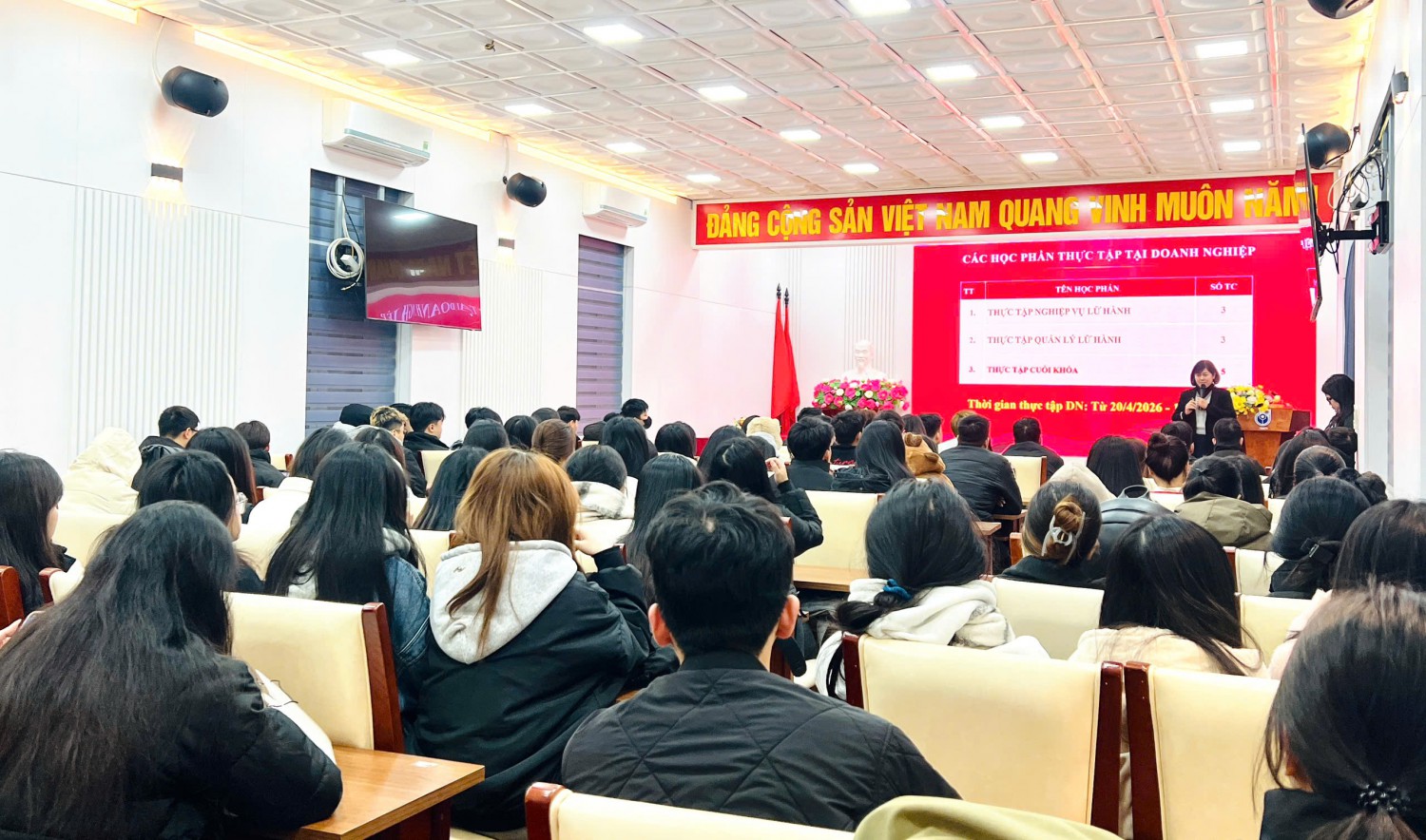 HOẠT ĐỘNG ĐỊNH HƯỚNG THỰC TẬP CHO K17: TỪ GIẢNG ĐƯỜNG ĐẾN MÔI TRƯỜNG THỰC CHIẾN